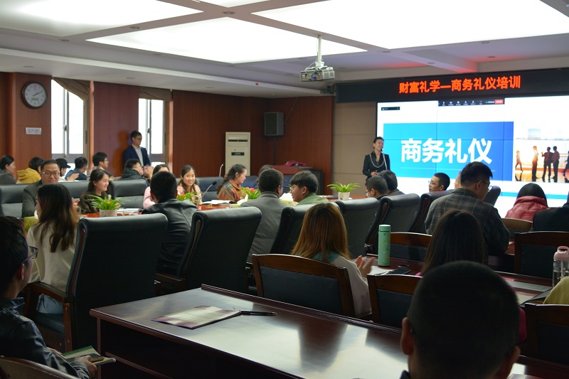 �����ϸ�J9���ֲ�����ѧԺ��֯��չ����������ѵ